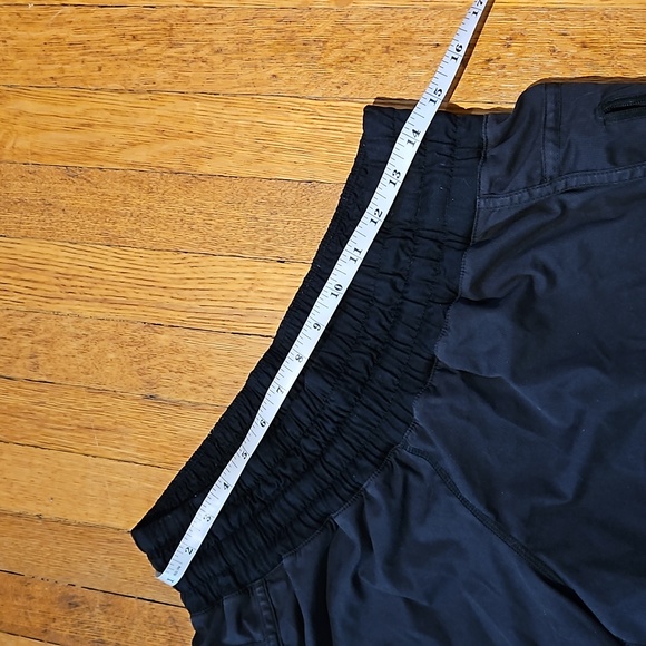 Lululemon Black Low Rise Shorts - Picture 16 of 17